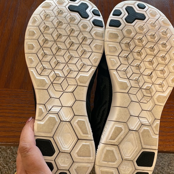 Black womens Nike FAree 4.0. Excellent condition. Worn once. - Picture 6 of 6